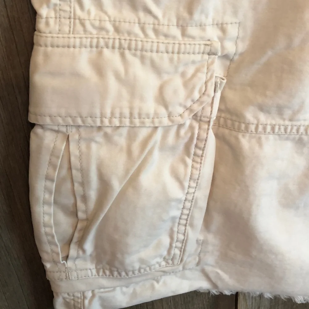 Old Navy Surplus Cargo Shorts in Light Khaki Size 32 Men’s